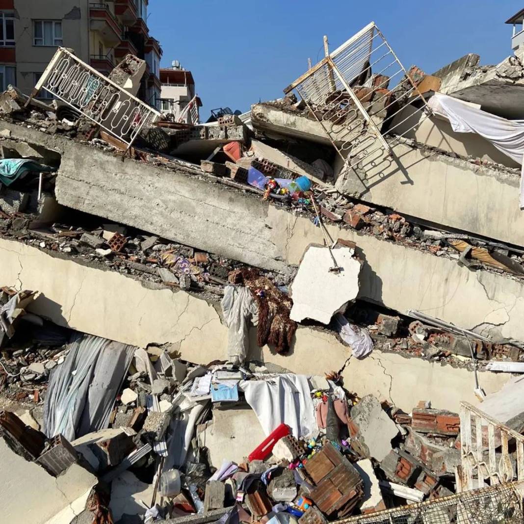 Rende Sitesi binasının kolononun kesildiği görüntüler ortaya çıktı! Depremde 105 kişiye mezar olmuştu 1